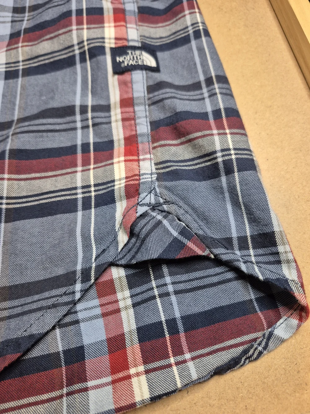 The North Face Men’s Blue & Red Plaid Long-Sleeve Shirt 4637/4